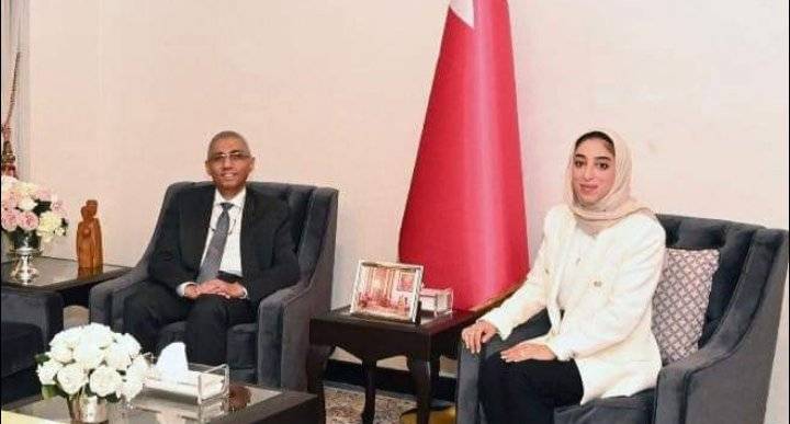 سفير مصر في المنامة يلتقي وزيرة السياحة بمملكة البحرين
