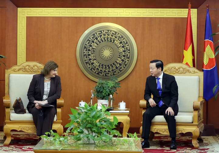 السفيرة المصرية في فيتنام تلتقي وزير الموارد الطبيعية والبيئة الفيتنامي