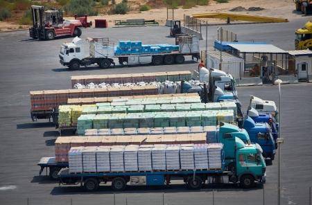 استئناف الشحن التجاري الفلسطيني عبر جسر الملك حسين مطلع آب