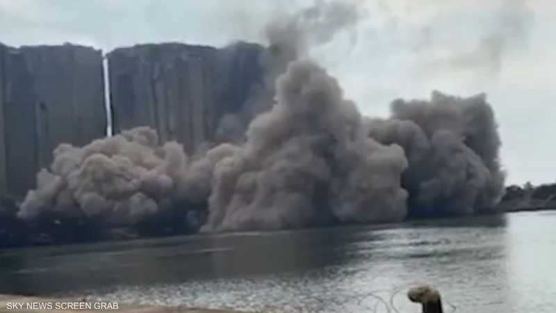 انهيار جزء من صوامع الحبوب في مرفأ بيروت