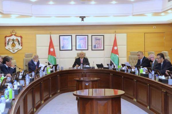 الحكومة تقر آليَّة صرف دعم المحروقات .. 16 مليونا للأسر و5 للنقل العام