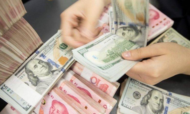 الصين تحدد سعر الدولار أمام اليوان عند 6.7467