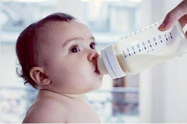 55 دينارا متوسط الكلفة الشهرية لشراء حليب الرضع بالأردن