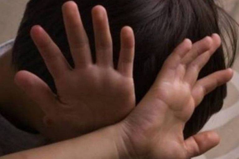 حرقت مناطق حساسة.. القبض على مصرية عذبت طفل زوجها