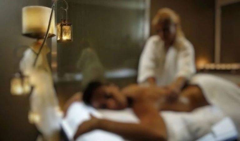 ضبط أمريكي في وضع مخل داخل مركز تدليك بتونس