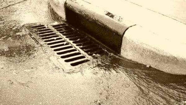 بلدية الفحيص بحاجة لتصريف مياه الامطار