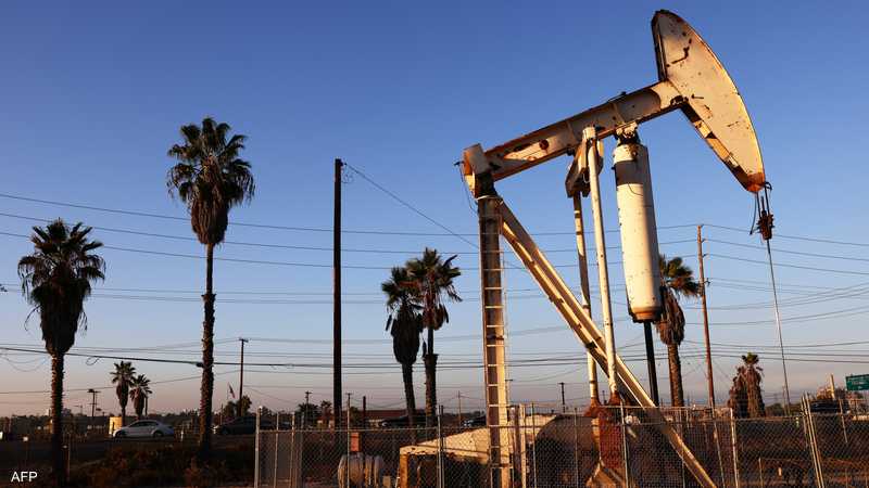 النفط يتراجع وسط ترقب لاجتماع أوبك+