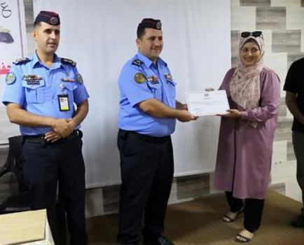 الرائد البدارنة يرعى تخريج دورة الاسرة الامنة بجمعية نشامى محبة الخير في مادبا