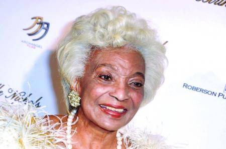 وفاة الممثلة الأمريكية نيشيل نيكولز عن عمر ناهز 89 عامًا