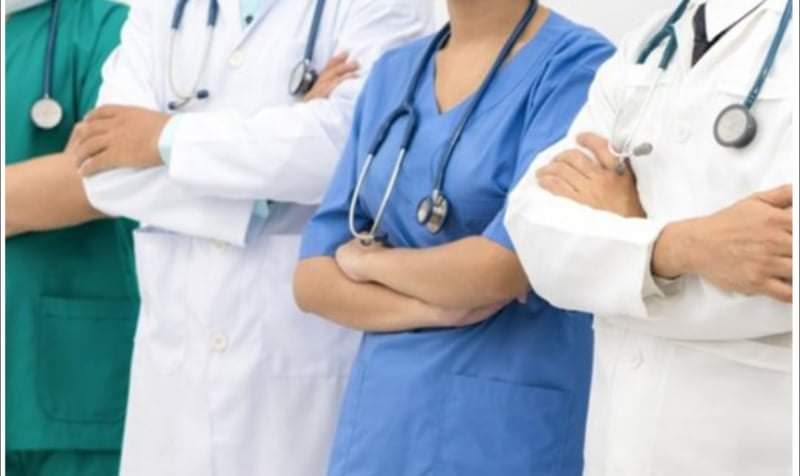 أطباء يهنئون زملائهم في أمريكا بقرب المعادلات