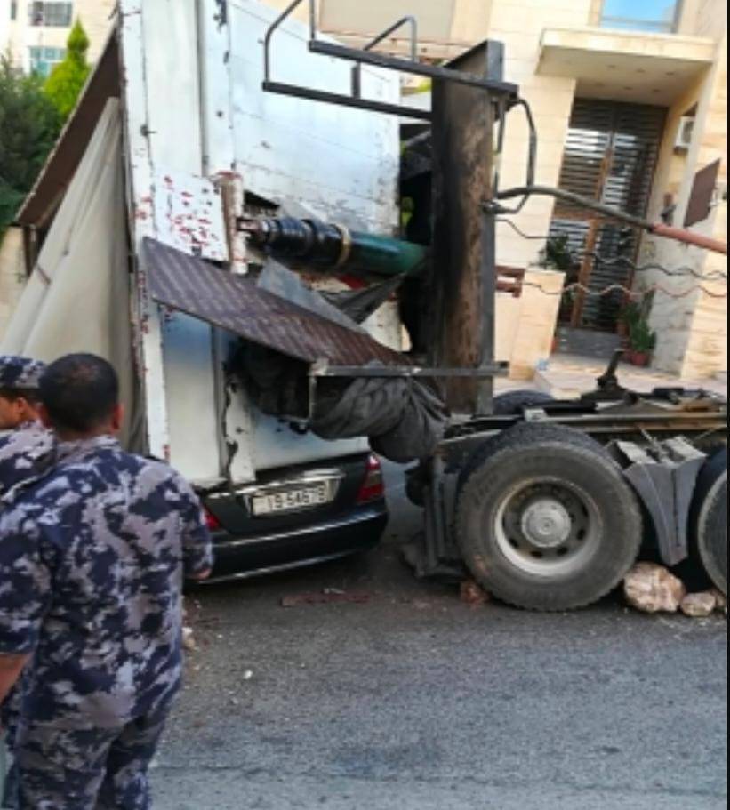 الدوريات الخارجية : الانشغال بمشتتات الإنتباه وتجاوز السرعة المقررة أدى إلى التسبب بتدهور قلاب