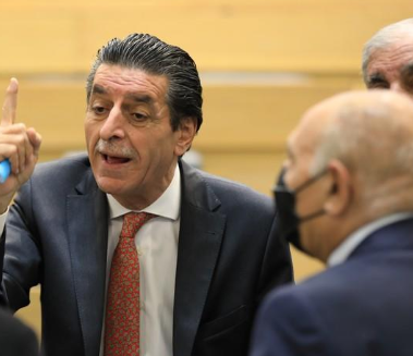 نائب : اللي ما بدفع ضريبة الله معه