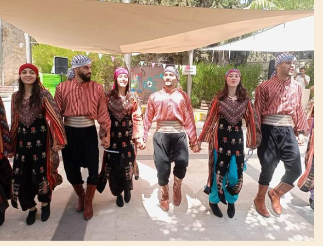 فرقة أصايل للفلكلور الفلسطيني تقدم عروضها في مادبا