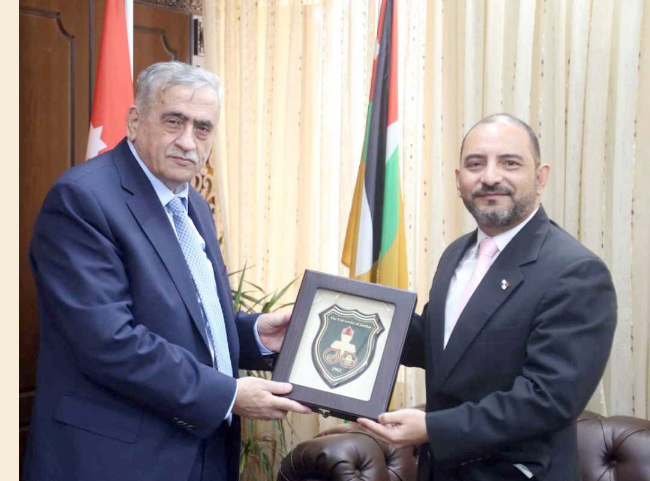 بحث التعاون بين الجامعة الأردنية والسفارة البنمية