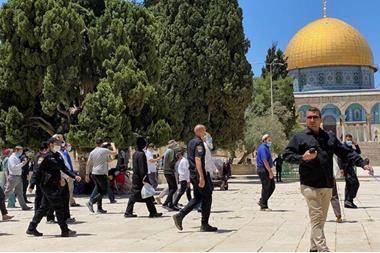 مستوطنون يقتحمون الأقصى