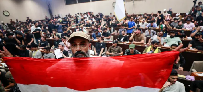 العراق.. الخطوة الثانية من التيار الصدري لحل البرلمان