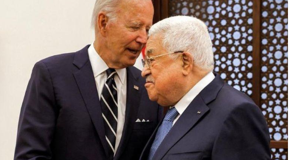 مسؤول فلسطيني يكشف طلبا بارزا لعباس من بايدن