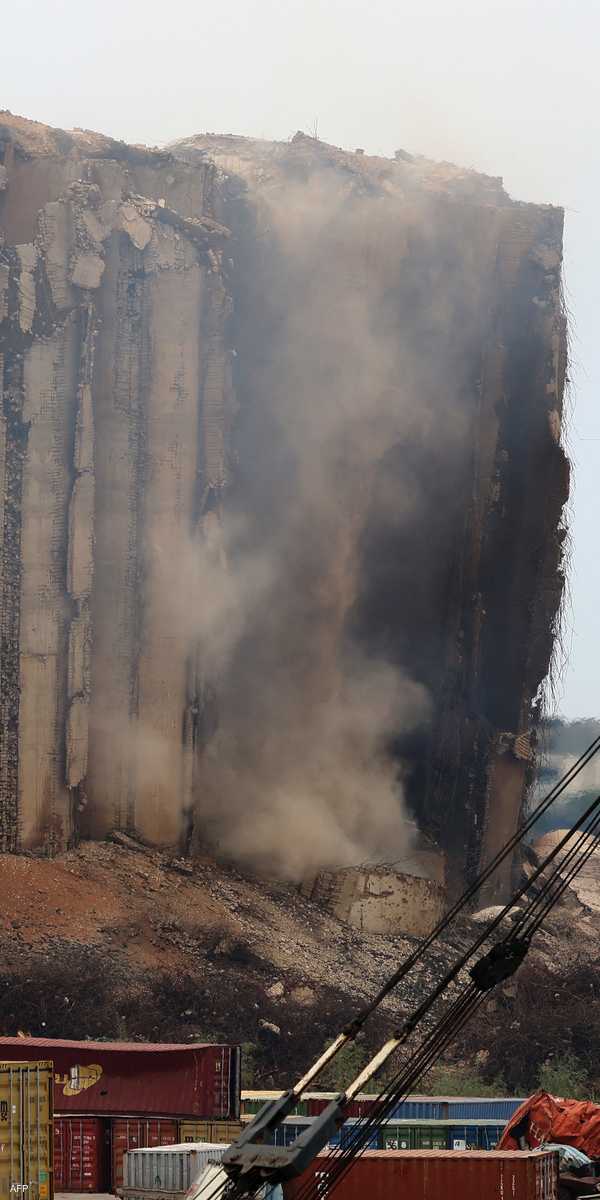 انهيار اثنتين من صوامع القمح في مرفأ بيروت