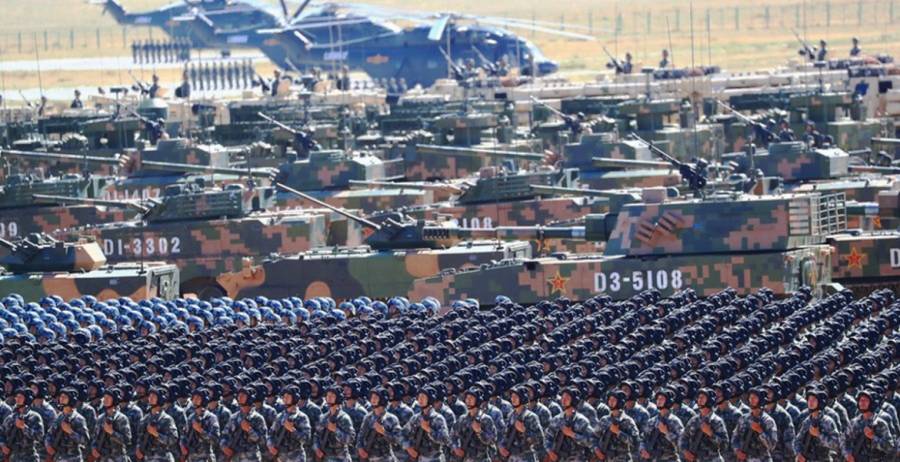 الجيش الصيني في المرتبة الثالثة عالميا لـ 3 ملايين جندي  بـ3285 طائرة بـ 5250 دبابة بـ777 وحدة بحرية