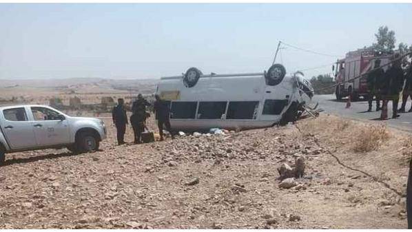 12 إصابة بحادث انقلاب حافلة ركاب بالمفرق