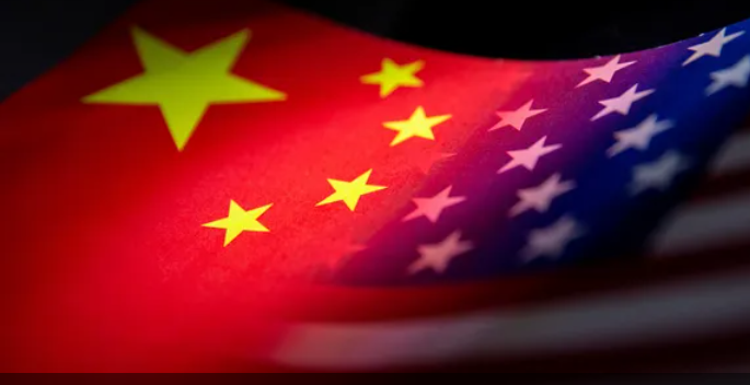 الصين ترد على زيارة بيلوسي بحزمة قطع الاتصالات