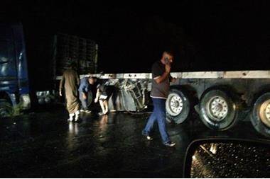 إغلاق مسرب من طريق القويرة  العقبة بسبب انزلاق مركبة شحن