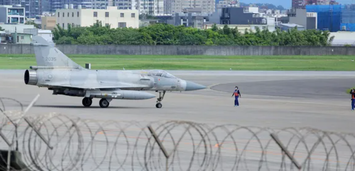 بعد تجاوز الصين الخط الفاصل.. تايوان تنشر طائرات مقاتلة