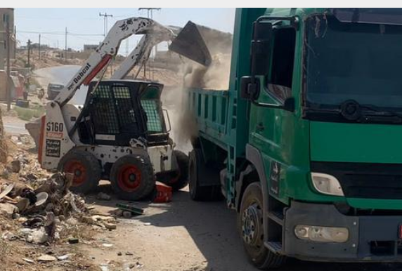 بلدية الهاشمية تنفذ حملة نظافة شاملة