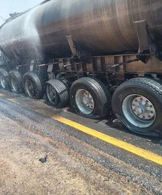 “الأمن”: السيطرة على احتراق إطارات صهريج محمل بحامض الفسفوريك