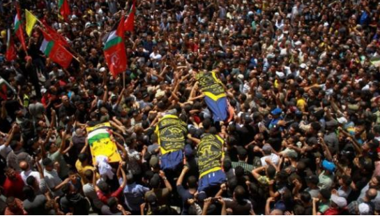 الآلاف يشيعيّون خالد منصور ورفاقه في غزة