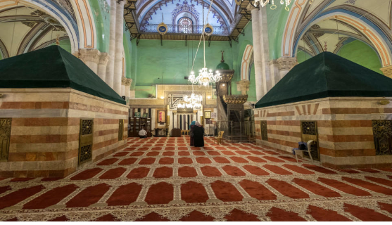 الاحتلال منع رفع الأذان 338 وقتا بالحرم الإبراهيمي العام الحالي