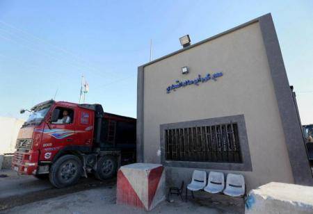 الاحتلال يقرر فتح المعابر .. وبدء دخول وقود توليد الكهرباء لغزة