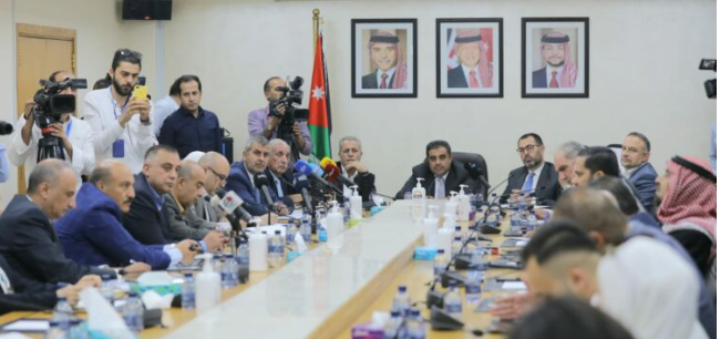 “الطاقة النيابية”: الضرائب الثابتة على المشتقات النفطية أثقلت كاهل الأردنيين