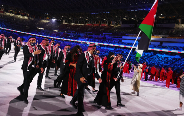 أبو السعود وبشناق يحملان العلم الأردني في افتتاح “قونية 2021”