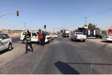 ضبط باص خط حمّل 24 راكبا زيادة في الزرقاء