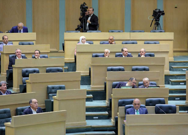 رئيس الوزراء: الجهات الرقابية يجب أن تبقى بمنأى تام عن التجاذبات الحزبية (إعادة لملاحظة العنوان)