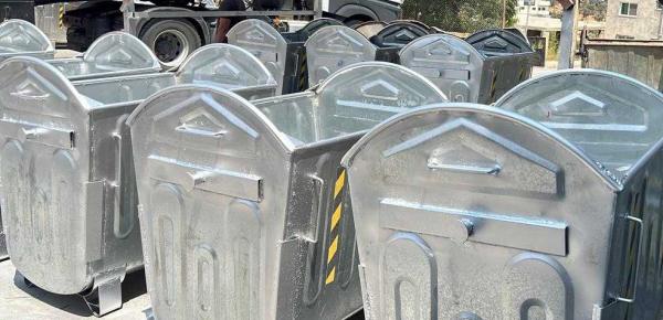 بلدية غرب إربد تبدأ بيع حاويات من إنتاج مصنعها