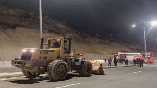 وزير الإدارة المحلية يرفض شراء آليات مستعملة للبلديات