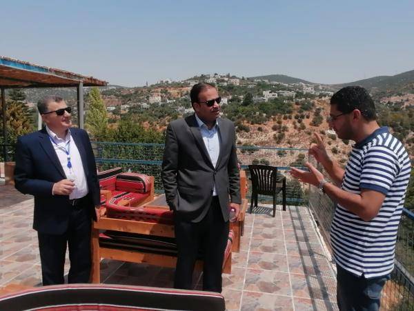 الوريكات يزور مديرية فرع صندوق التنمية والتشغيل في عجلون