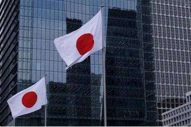 الحكومة اليابانية تقدم استقالتها بشكل كامل