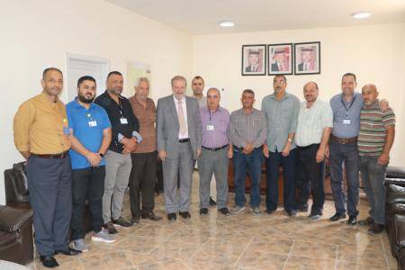 الكوفحي يتدخل لانهاء خلاف بين عضو مجلس بلدي ومدير منطقة