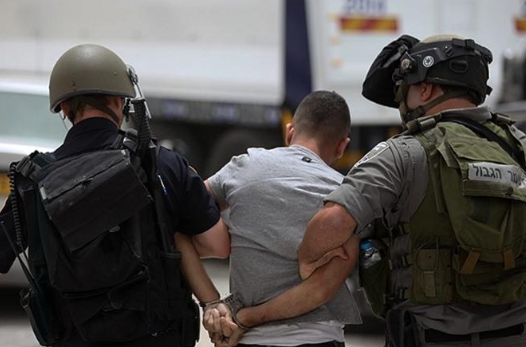 الاحتلال يعتقل 14 فلسطينيا بالضفة