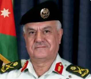 رئيس الأركان يلتقي السفير البحريني