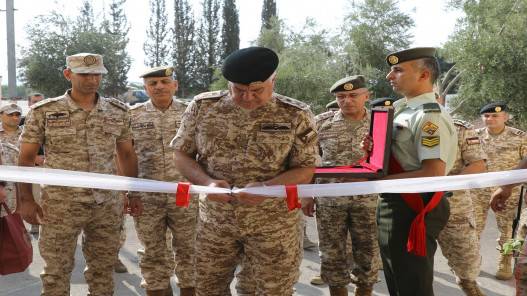 رئيس هيئة الأركان المشتركة يفتتح عدة مبان إدارية خلال زيارته كتيبة حرس الحدود9 الملكية