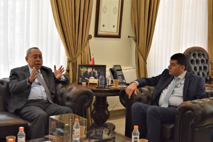 وزير العمل يستقبل السفير الأندونيسي لدى المملكة