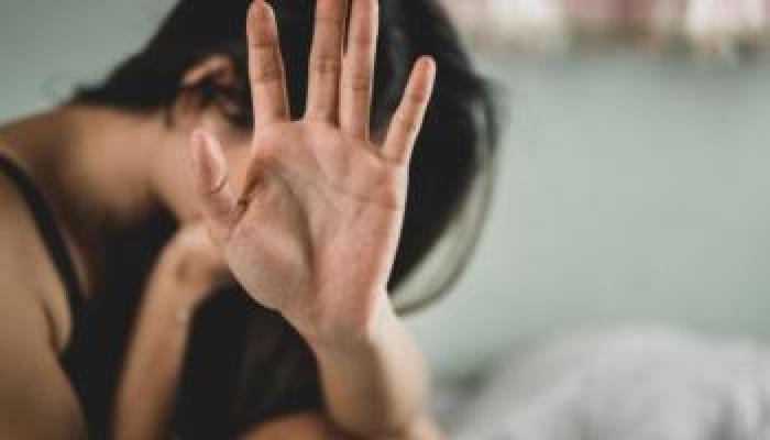 تعرفت عليه عبر فيسبوك.. تونسي يغتصب طفلة 14 عاما