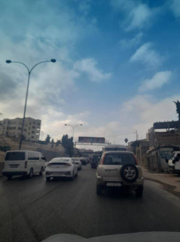 أزمة  مرورية داخل نفق صويلح اثر تعطل مركبة وتركها من قبل مالكها