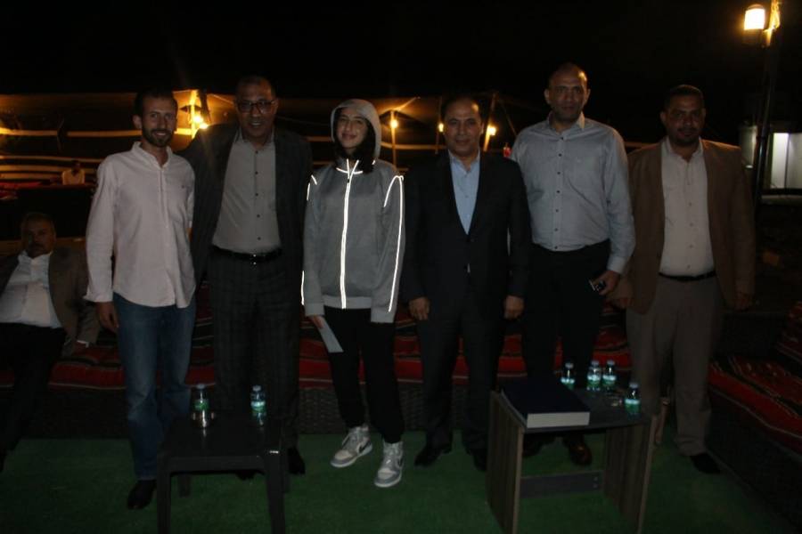 النائب محمد عناد الفايز يكرم لاعبة التايكواندو ميسر الدهامشة