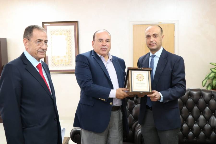 مركز التميز للخدمات المكتبية للجامعات الخاصة يزور العلوم الإسلامية...صور 