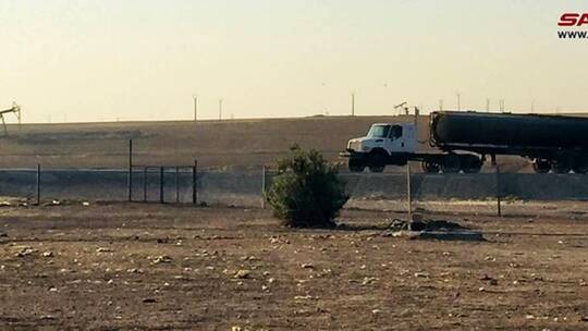 سانا: الجيش الأمريكي ينقل 144 صهريجا محملا بالنفط السوري إلى قواعده في العراق